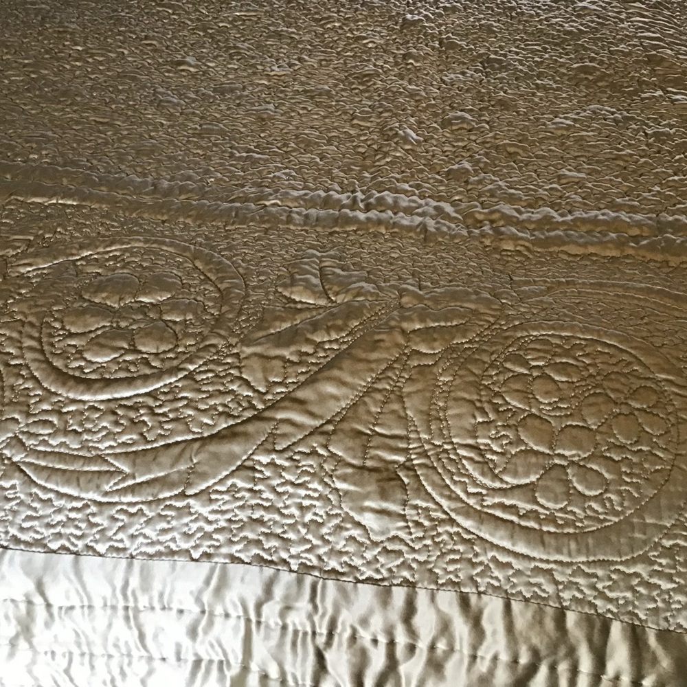Elegant Tan/Champaign Quilted Bedspread